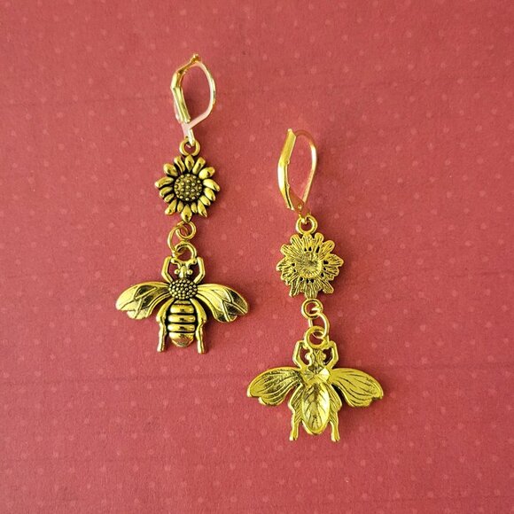 Beautiful HONEY BEE Sunflower Gold Lever Back Earrings , Nature, Boho Flower - Picture 5 of 6